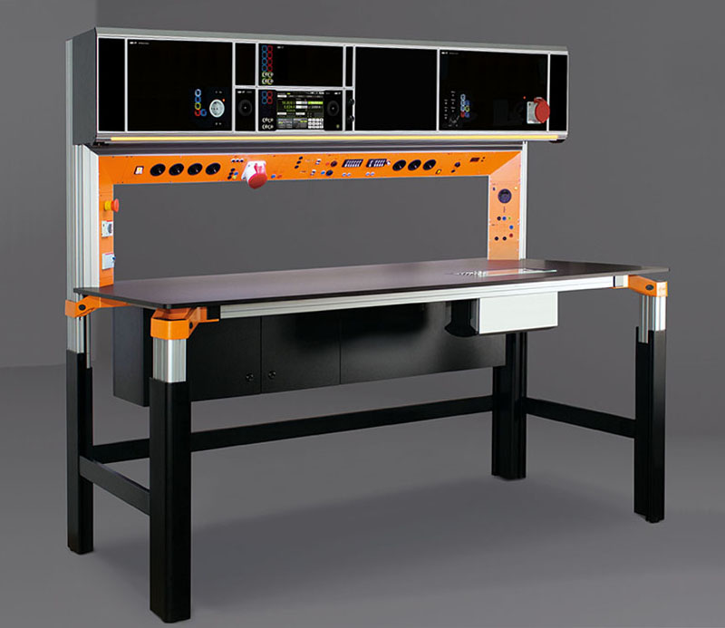 orangener-Tisch-B800px