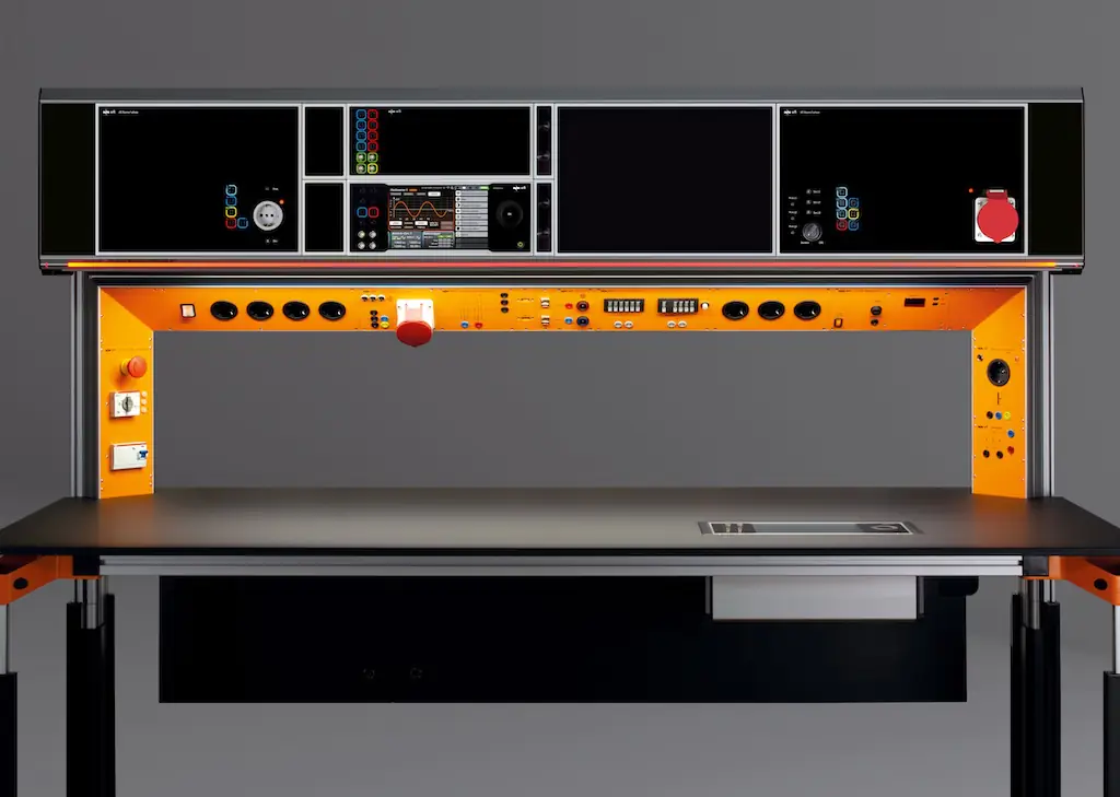 3-Cockpittisch-6HE-black-edition-Bridge-orange-frontal